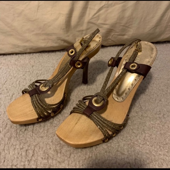 Strappy Heels BCBG - Picture 1 of 2